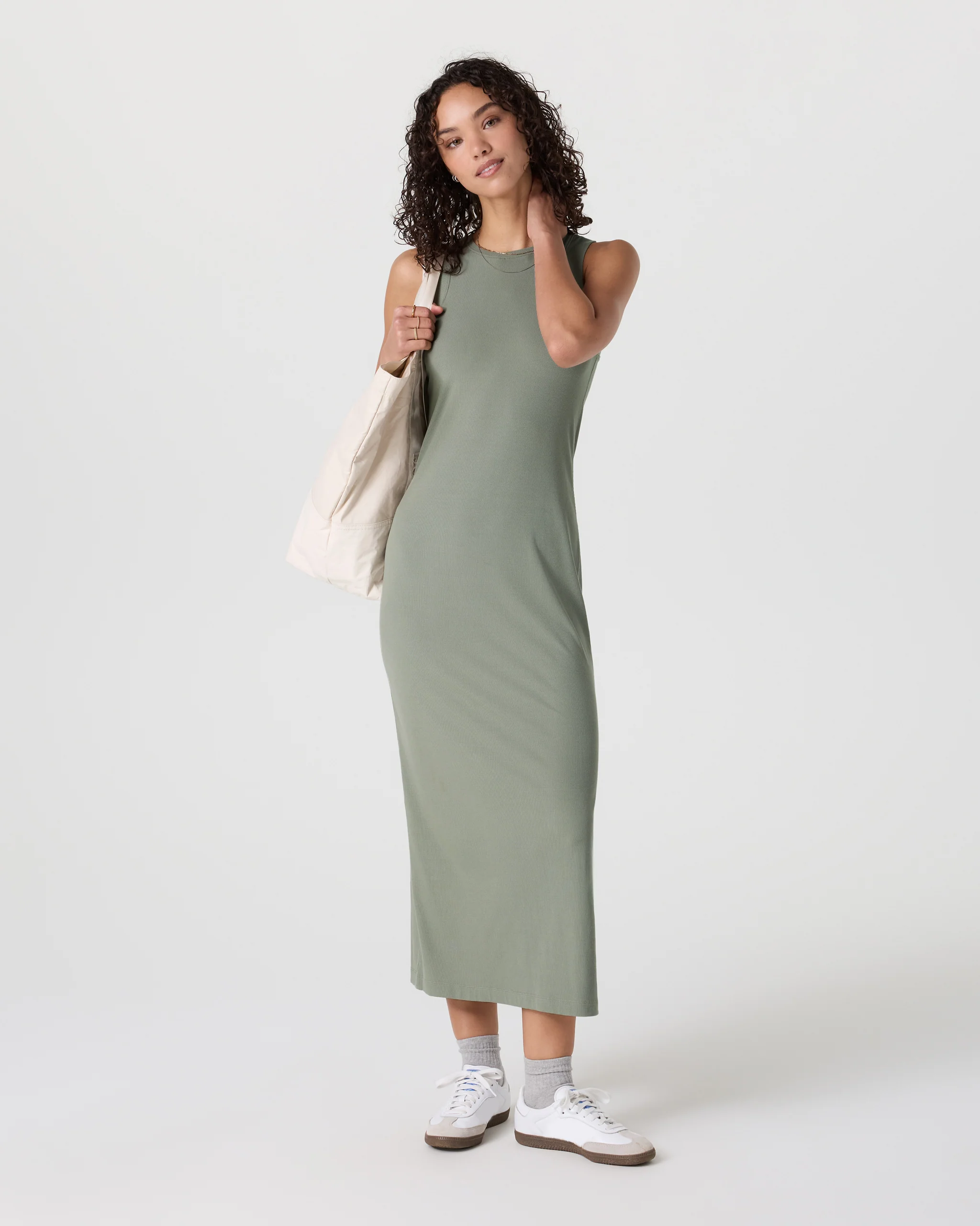 Pose Modern Dress