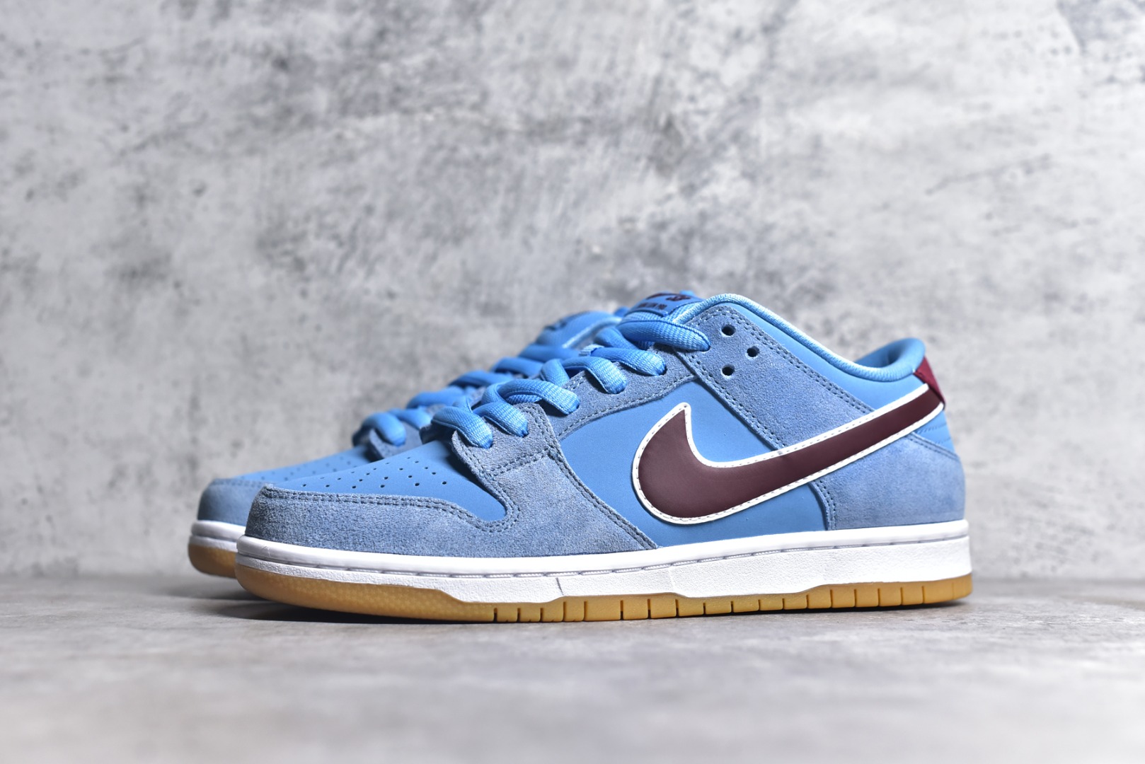 NIKE SB DUNK LOW PHILADELPHIA PHILLYS MEN’S DQ4040-400