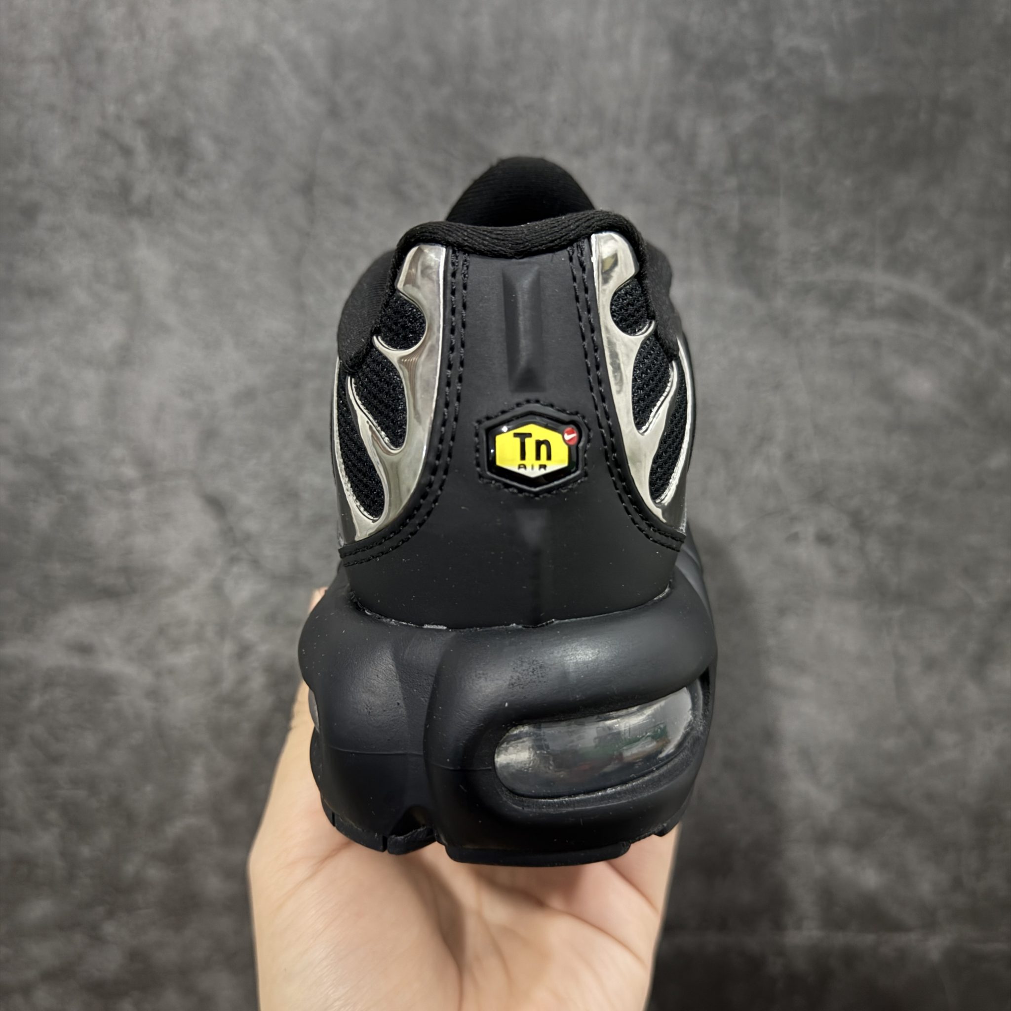 NIKE AIR MAX PLUS TN HJ9743-001
