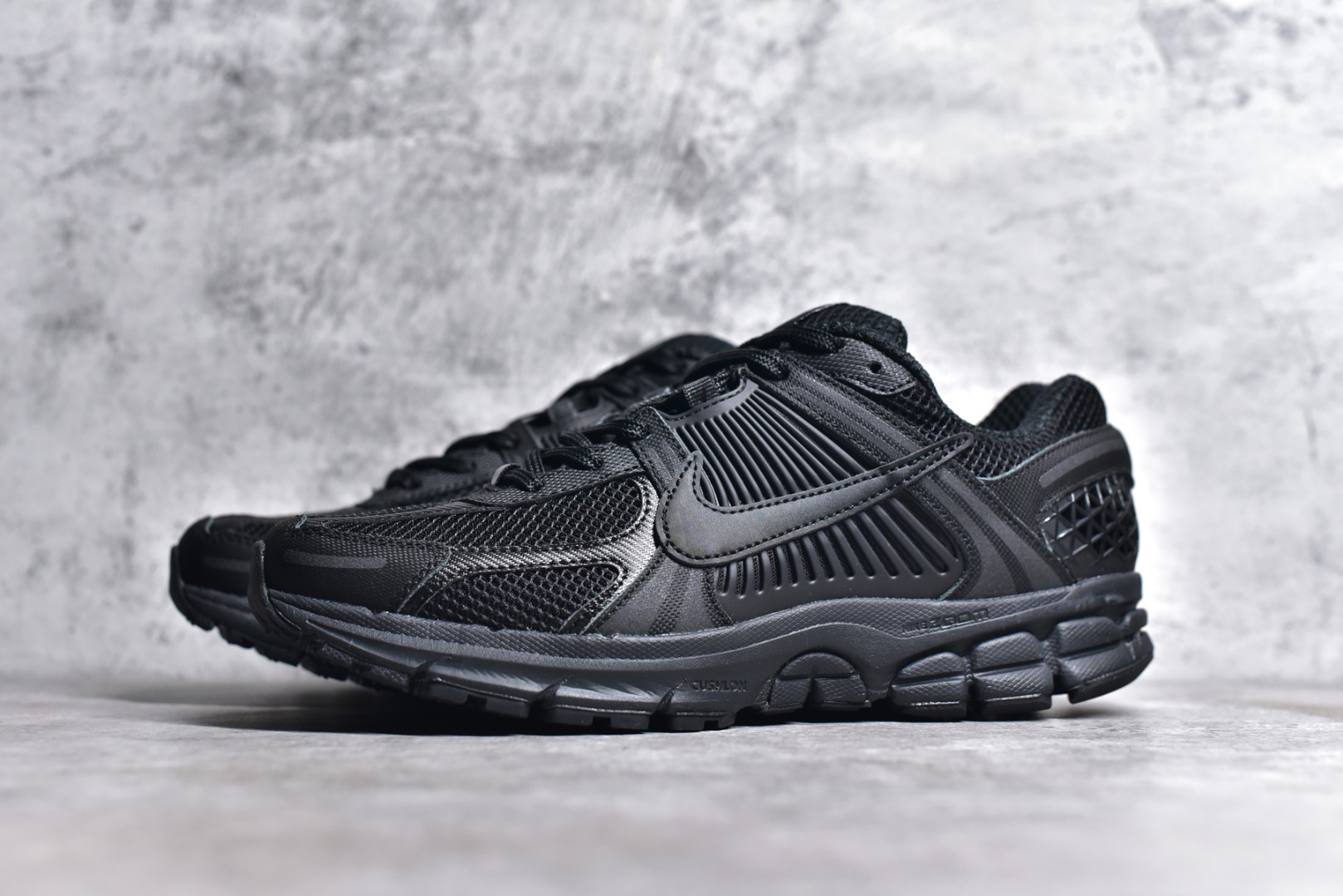 NIKE VOMERO 5 TRIPLE BLACK BV1358-003