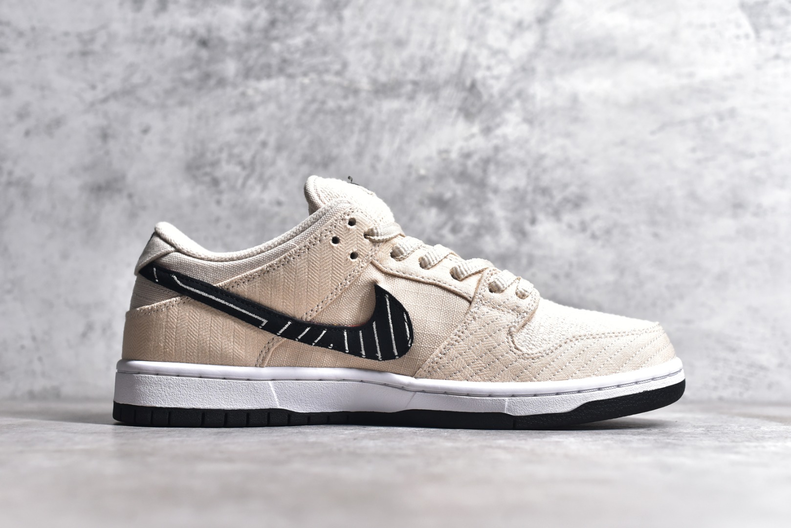 KO NIKE SB DUNK LOW ALBINO & BLACK FD2627-200