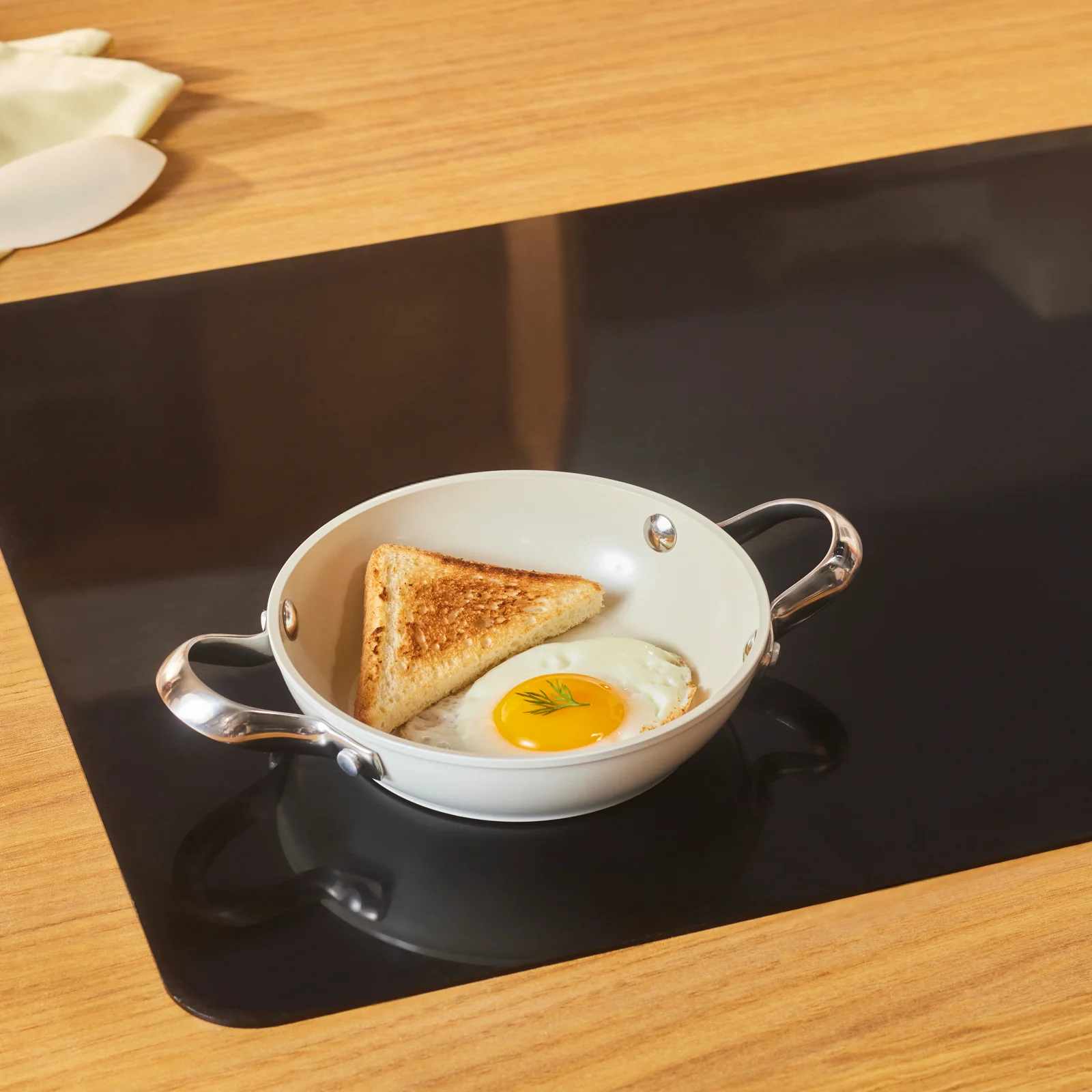 Karaca Swiss Crystal Almond Cream, Poêle, 16cm