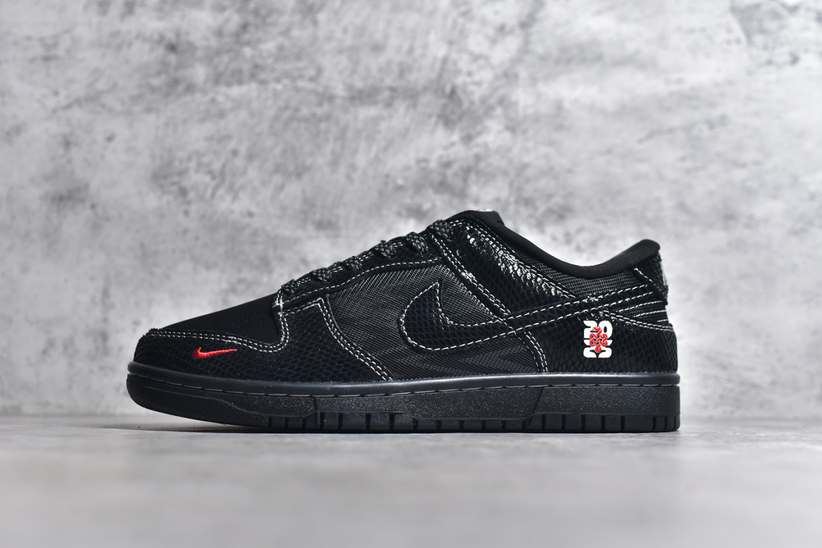SB DUNK LOW YEAR OF THE SNAKE LIMITED CH8311-233
