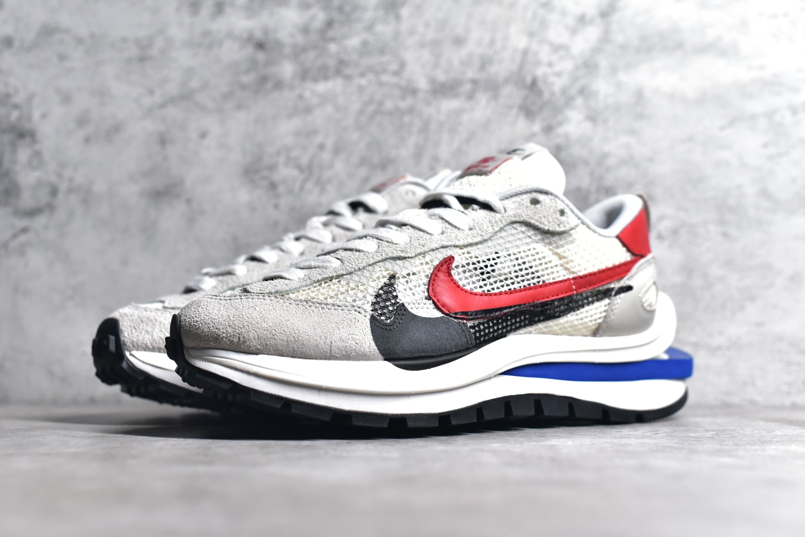 GS NIKE VAPORWAFFLE SACAI SPORT FUCHSIA GAME ROYAL CV1363-100