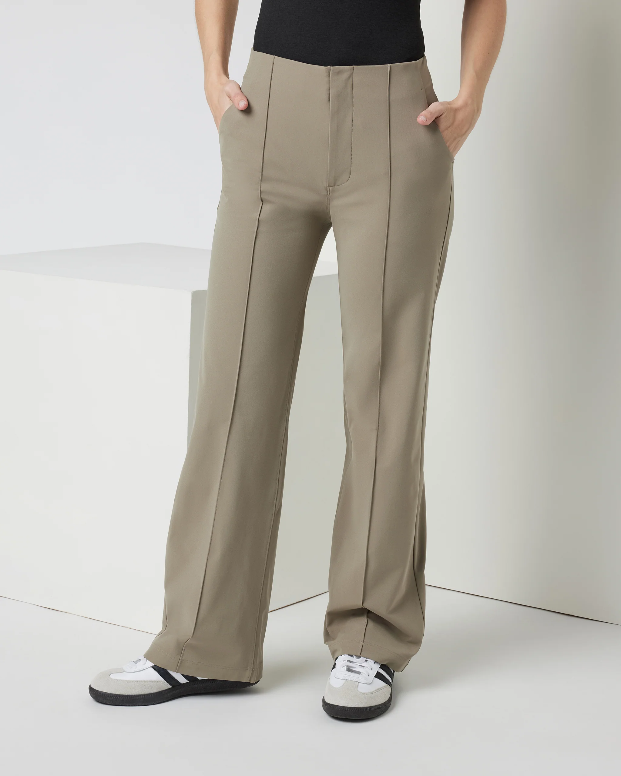 Womens Meta Wideleg Pant - Short