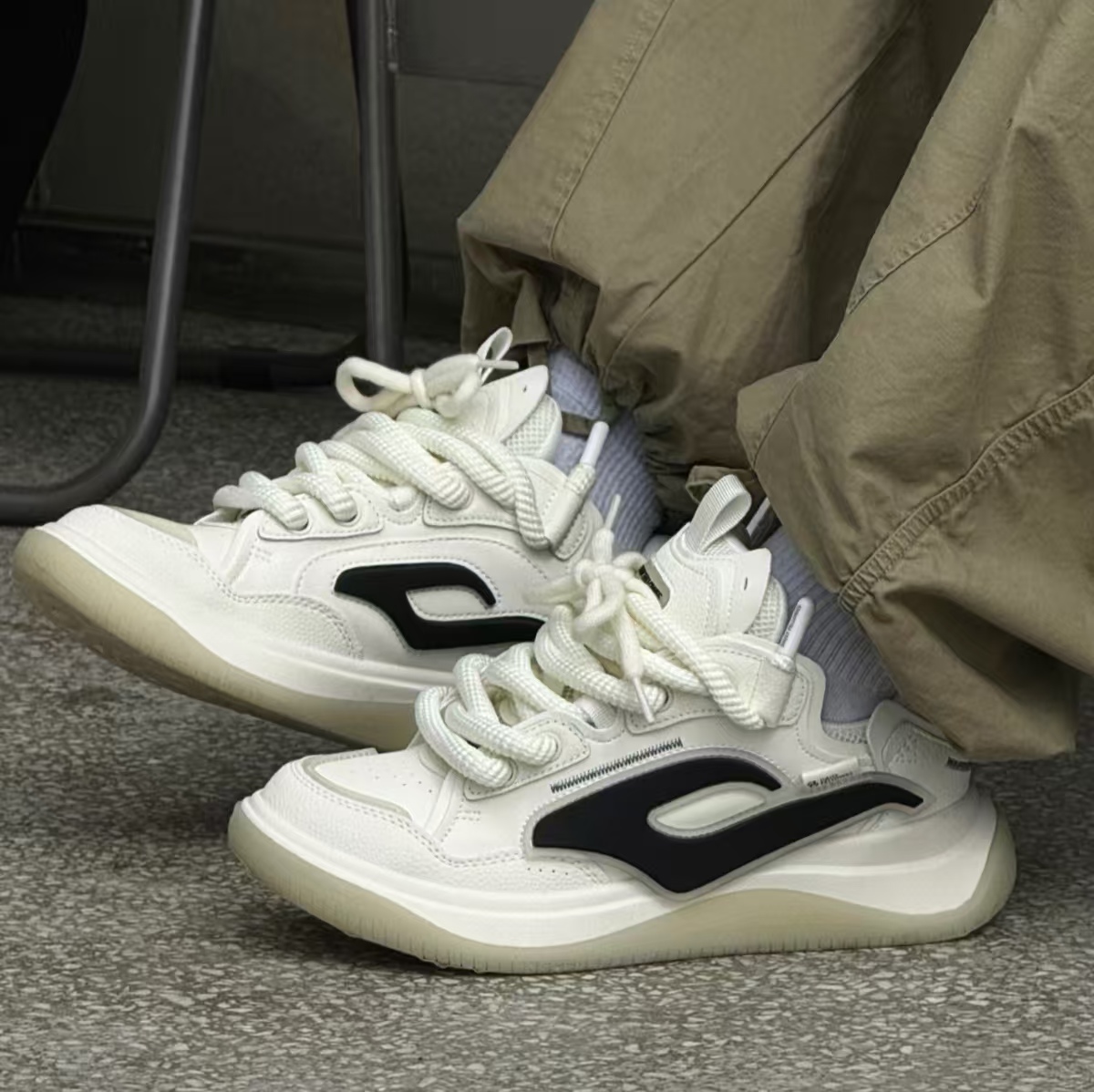 DAISY FELLOWES Rocket 001