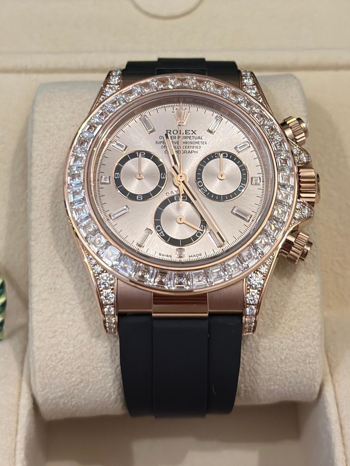 [2026 Mirror Grade]Rolex Cosmograph Daytona 40mm Rose Gold Diamond Baguette Sundust Dial Diamond Bezel Oysterflex - 126535RBR