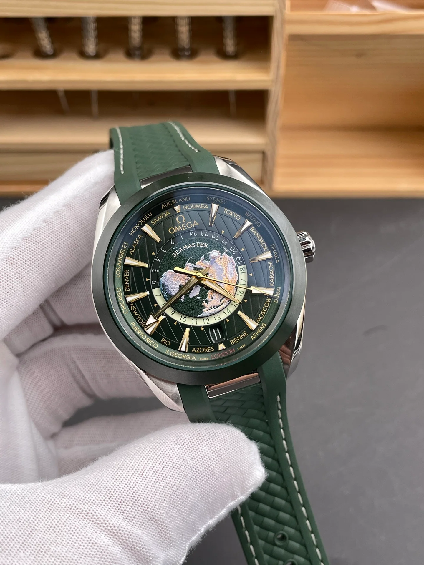 Worldtimer Green Seamaster 150M