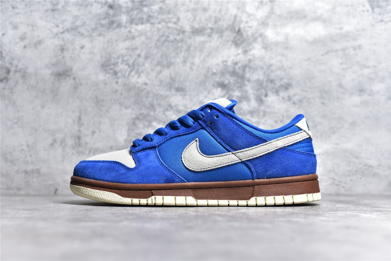 NIKE SB DUNK LOW GOLD RAIL 304292-472