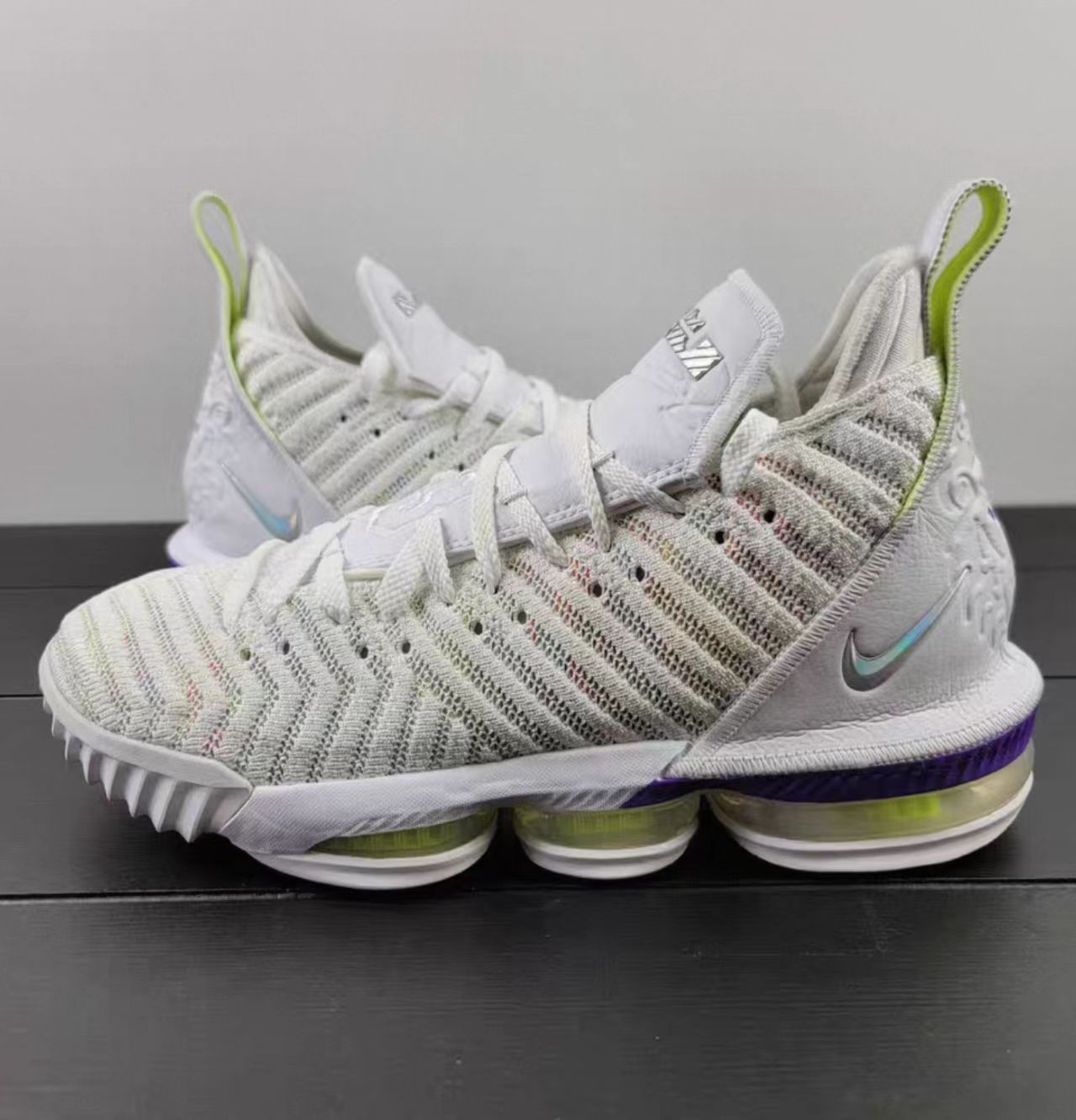 Nike LeBron 16 