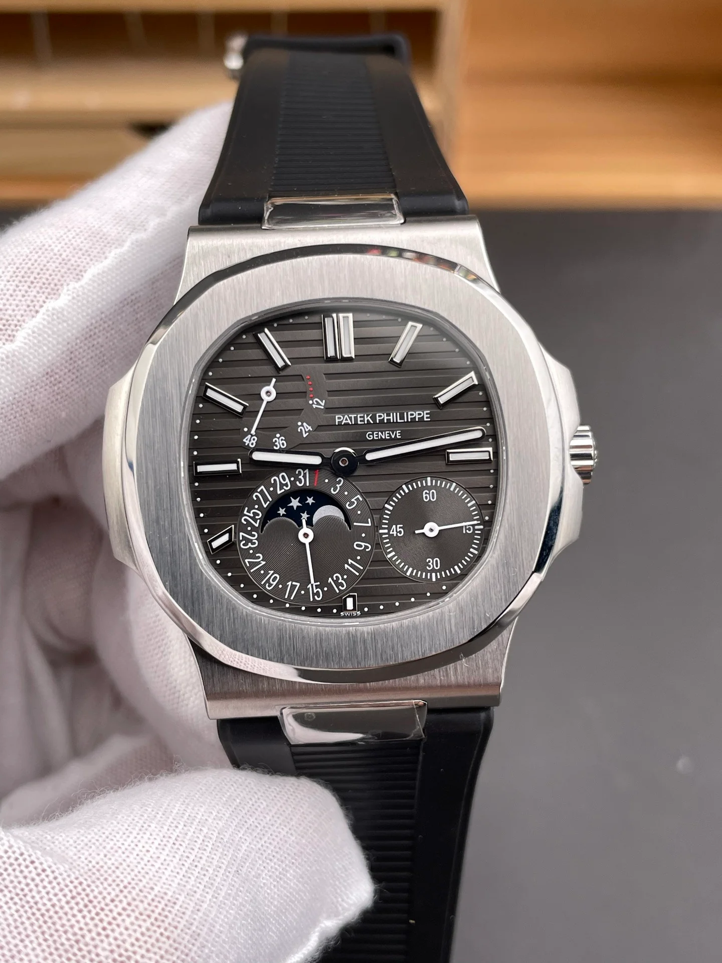 Nautilus 5712 Grey Dial