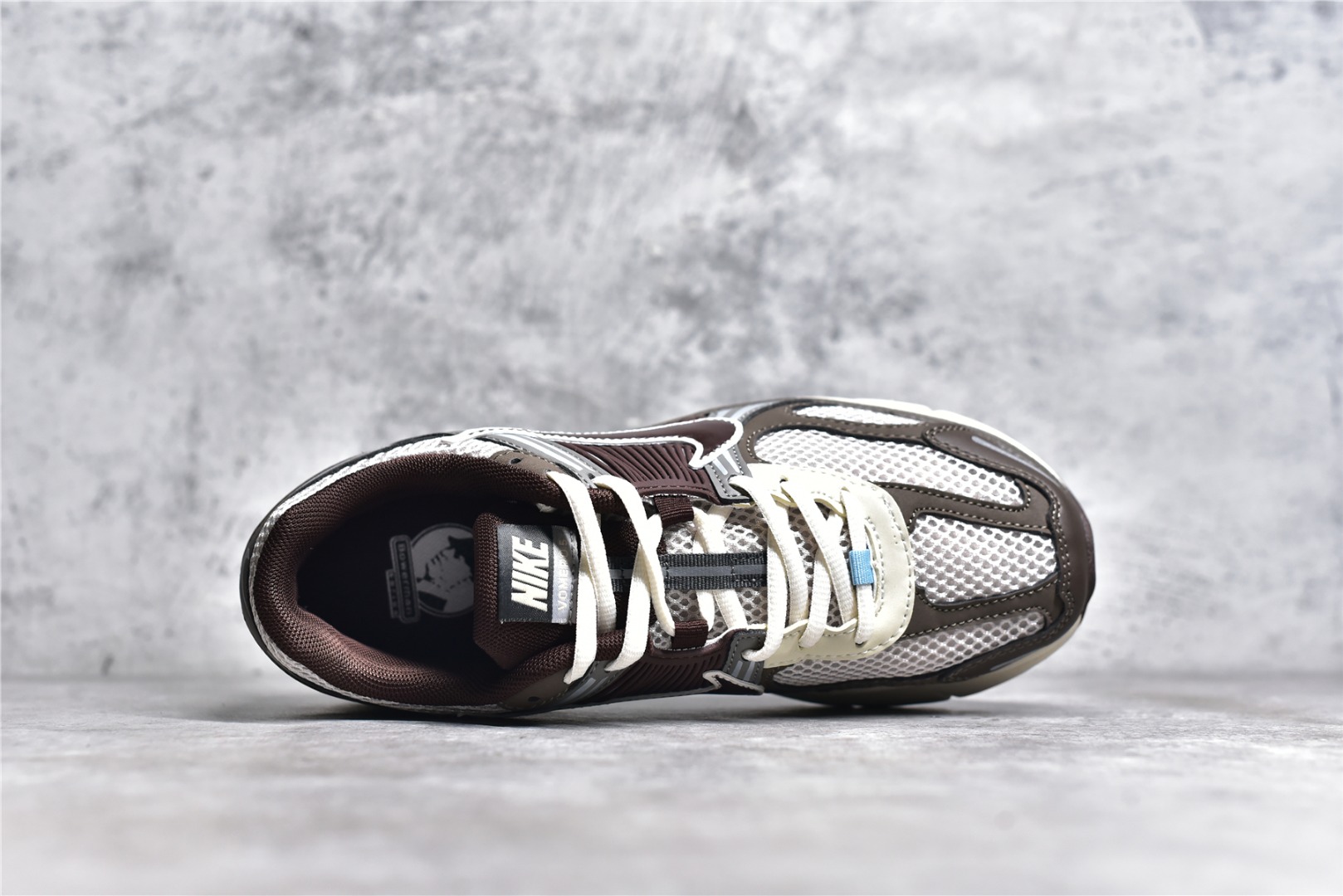 NIKE ZOOM VOMERO 5 EARTH FOSSIL FD9920-022