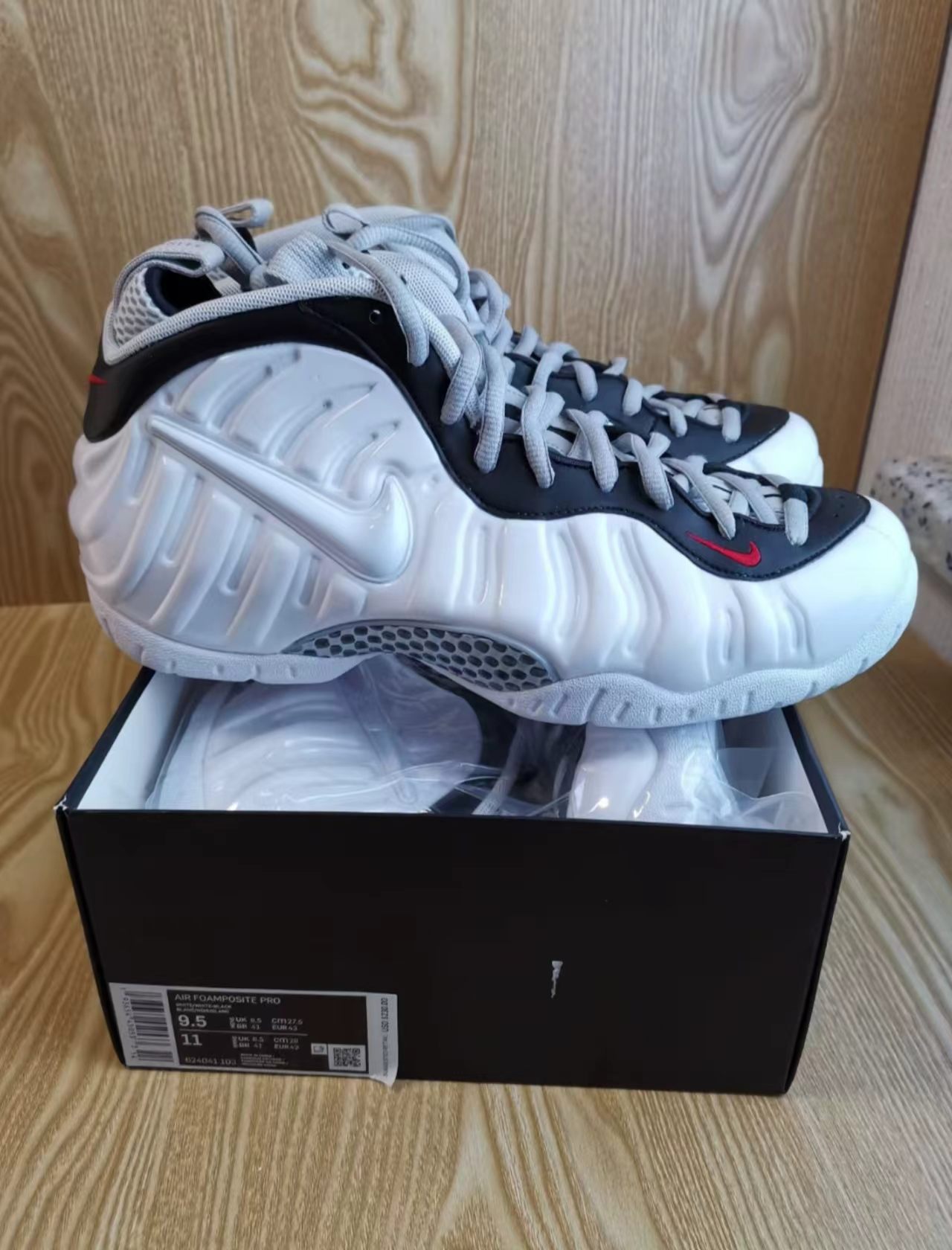 Nike Air Foamposite One "Habanero Red"