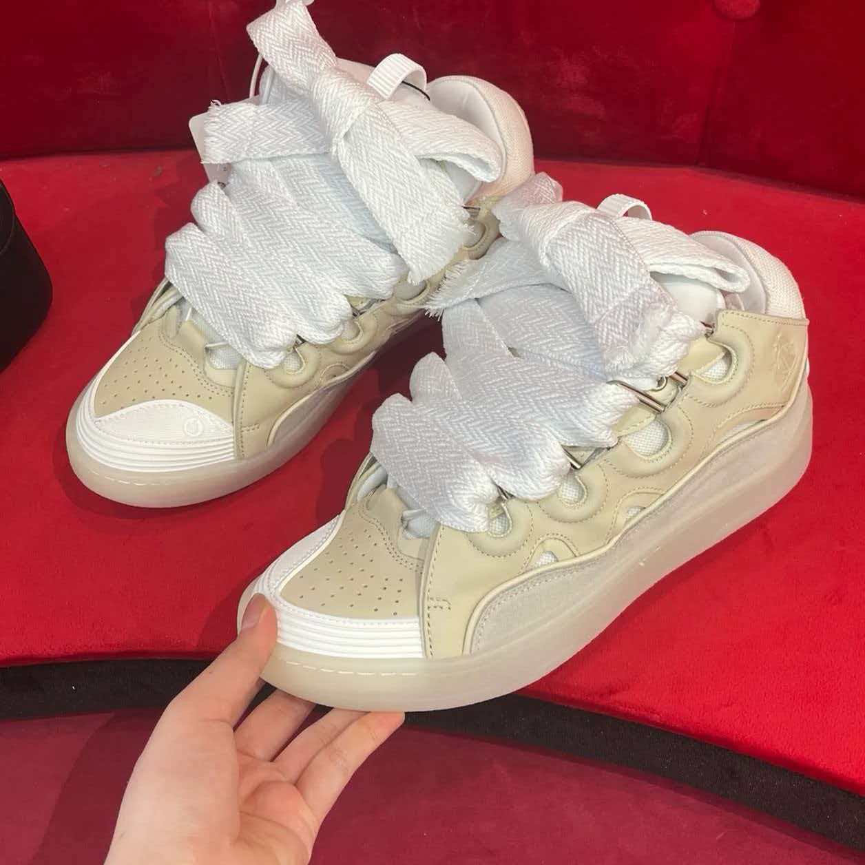 Lanvin Curb