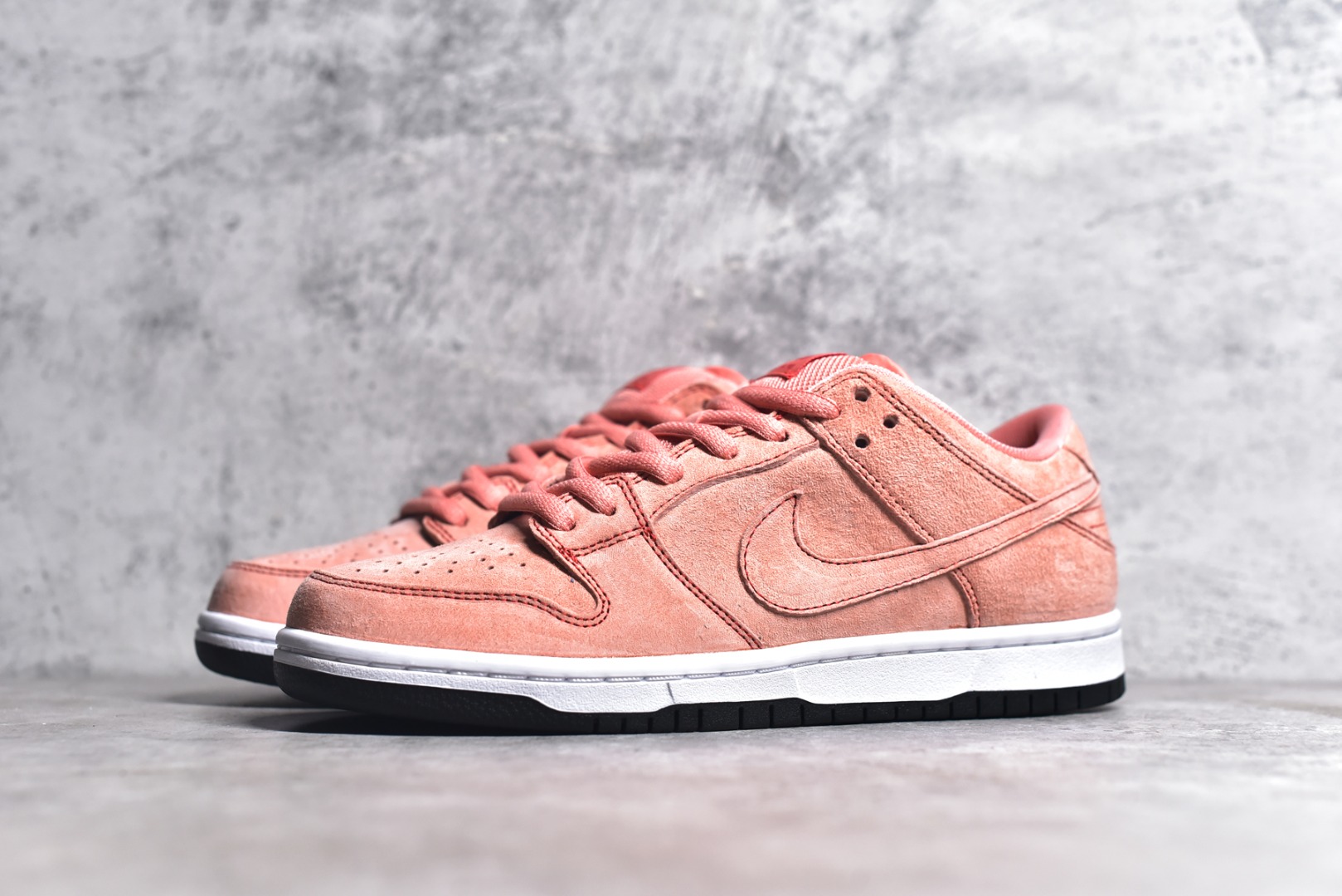 NIKE SB DUNK LOW PINK PIG MEN'S CV1655-600
