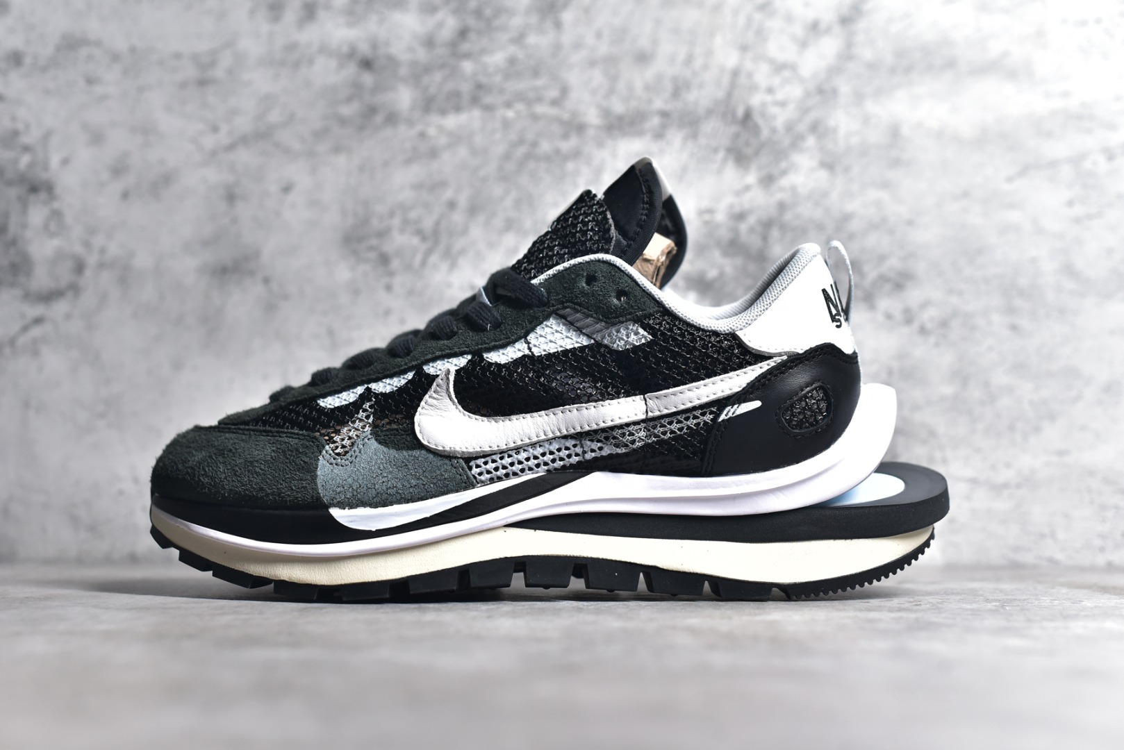 GS NIKE VAPORWAFFLE SACAI BLACK WHITE CV1363-001