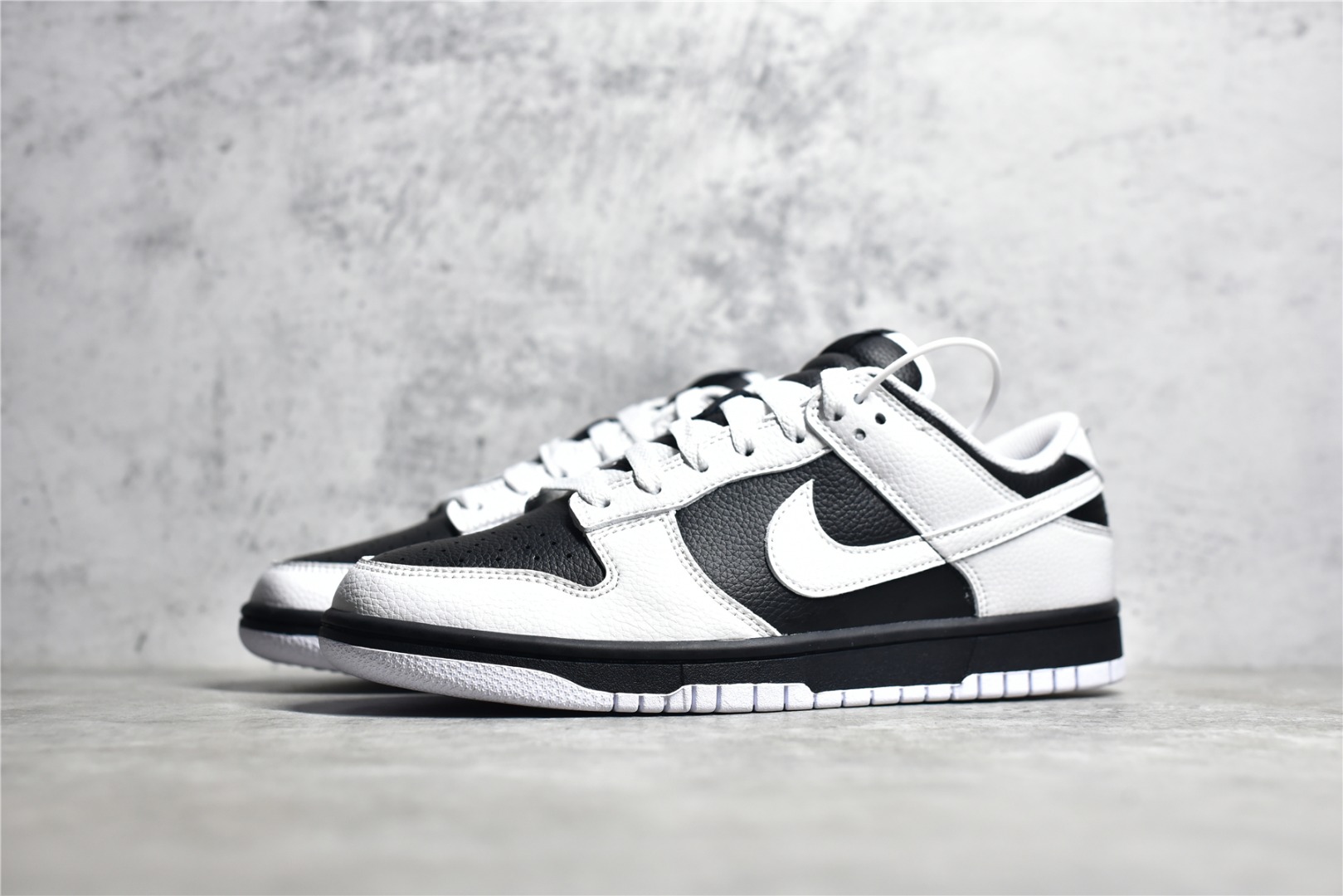 NIKE DUNK LOW “REVERSE PANDA” FD9064-011