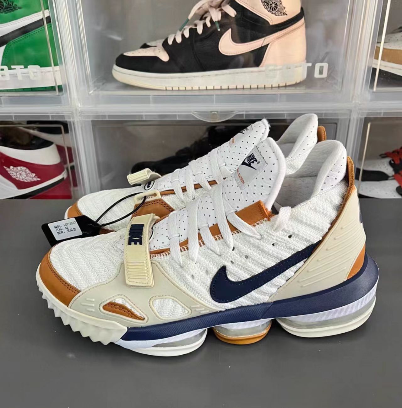 Nike LeBron 16 Low 
