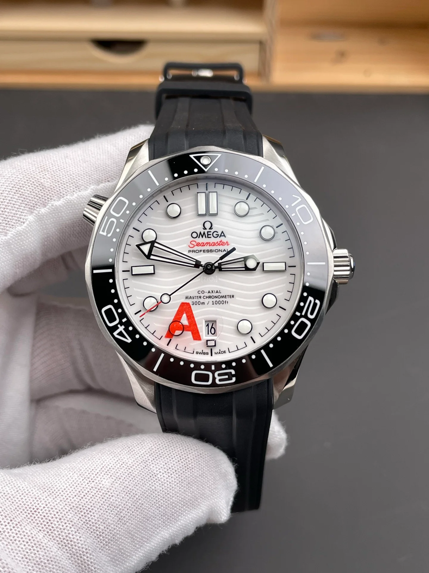 Seamaster 300 White Dial Black Rubber Strap V4 Version
