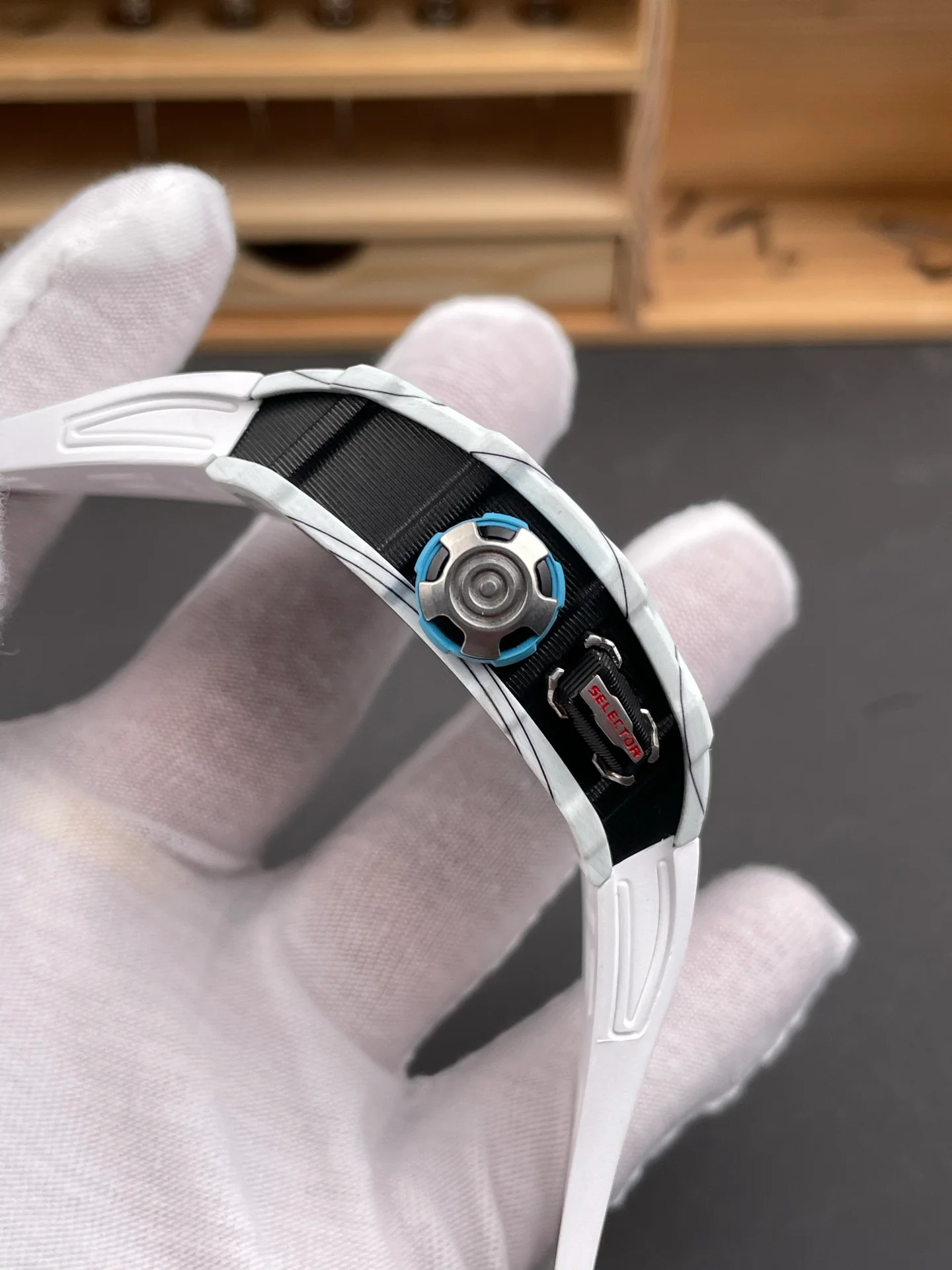 RM35-03 Carbon Fiber White