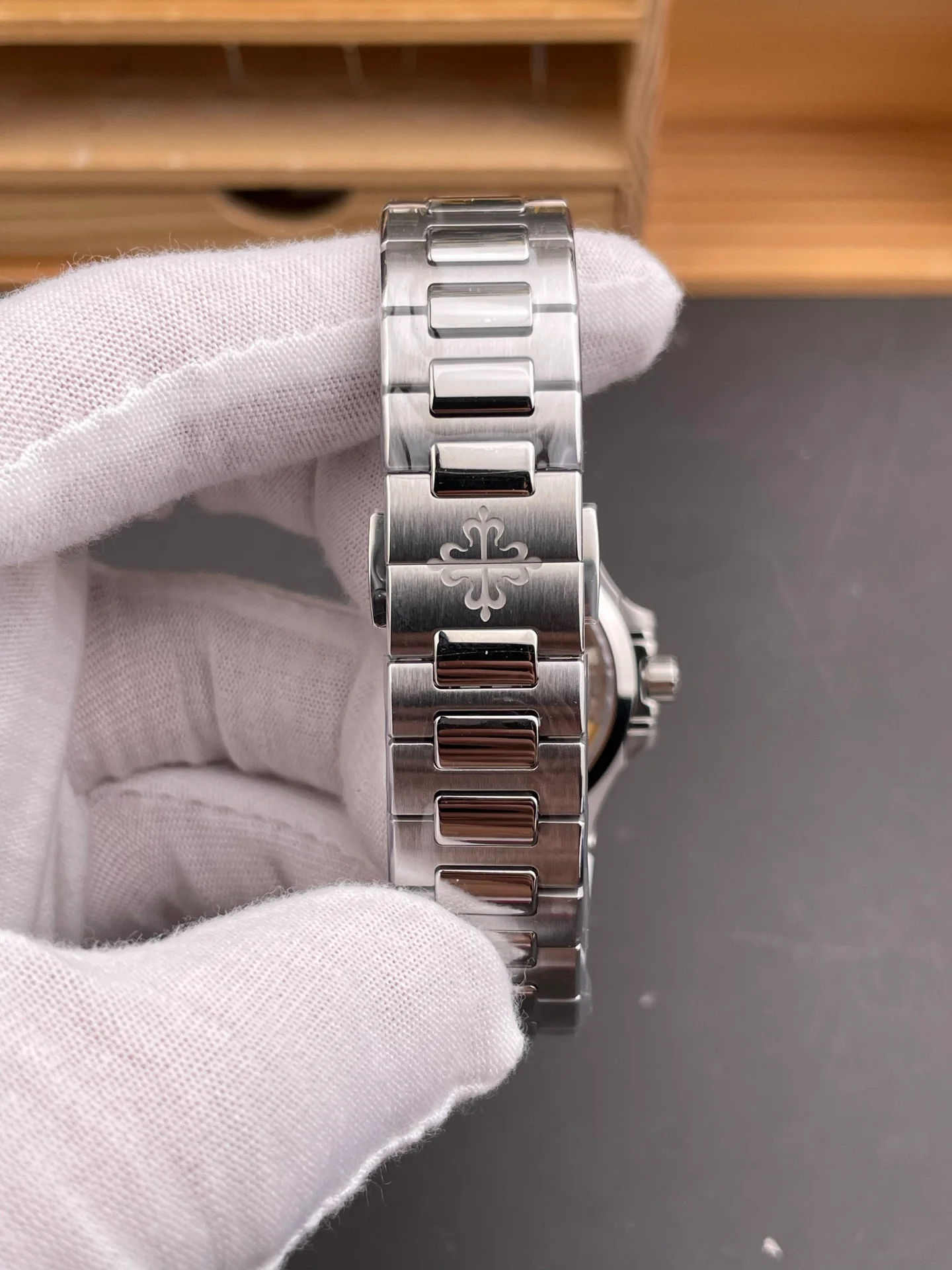Nautilus 7118 Smoke Grey Dial