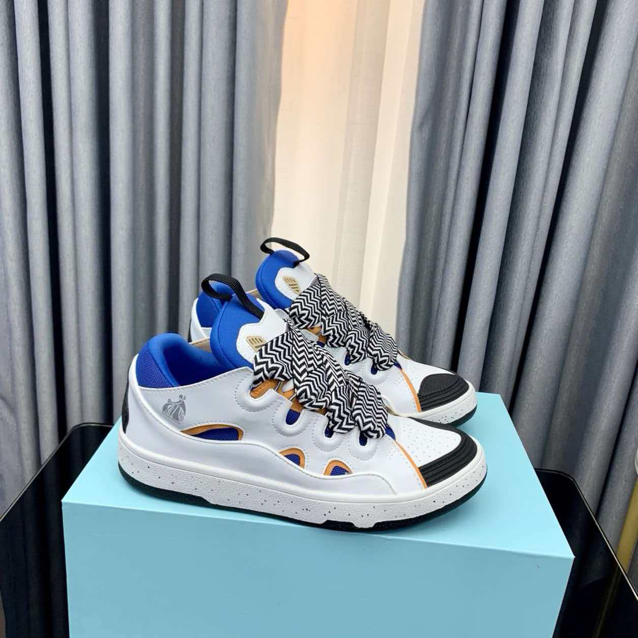 Lanvin Curb