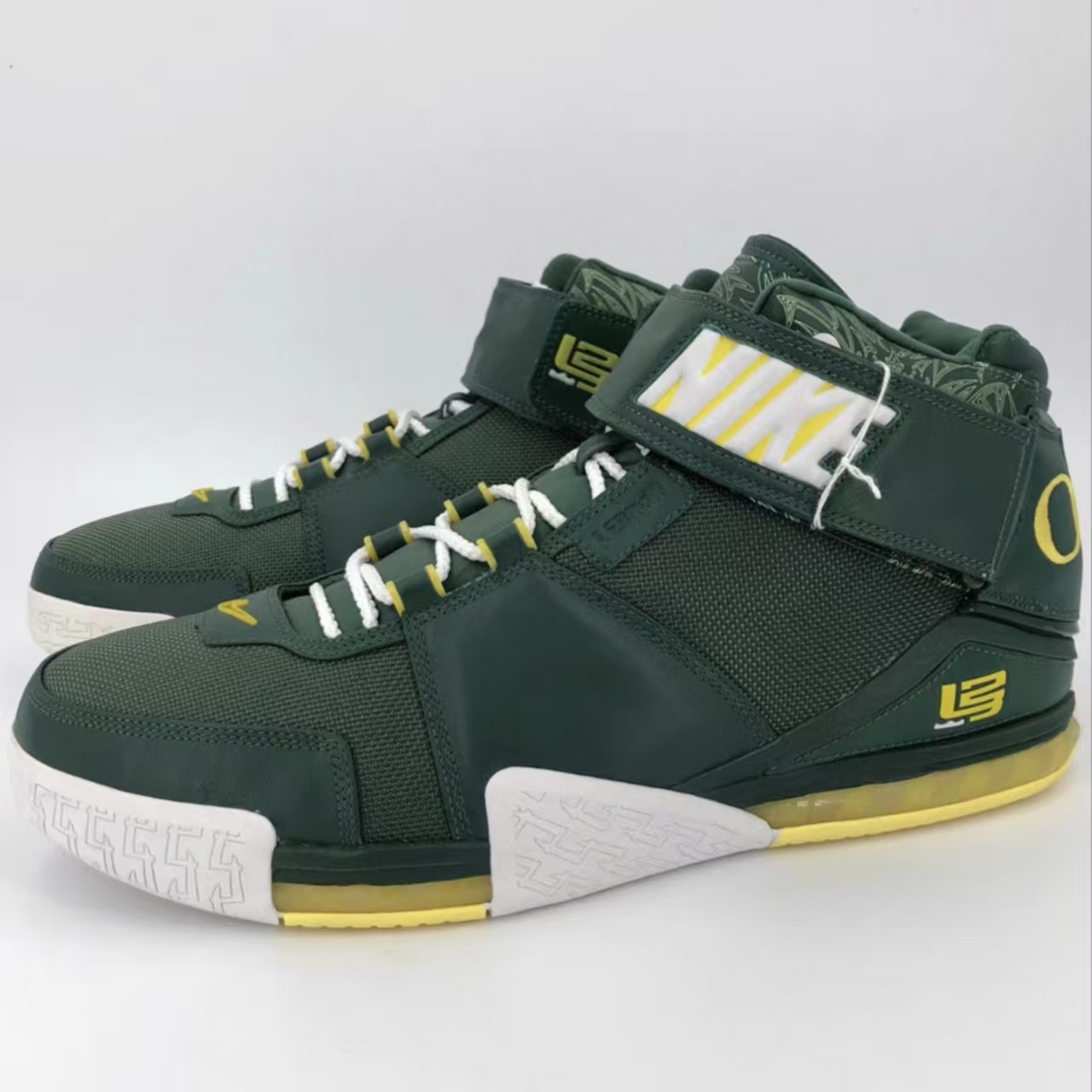 Nike Zoom LeBron 2 Colorway: Oregon Ducks PE