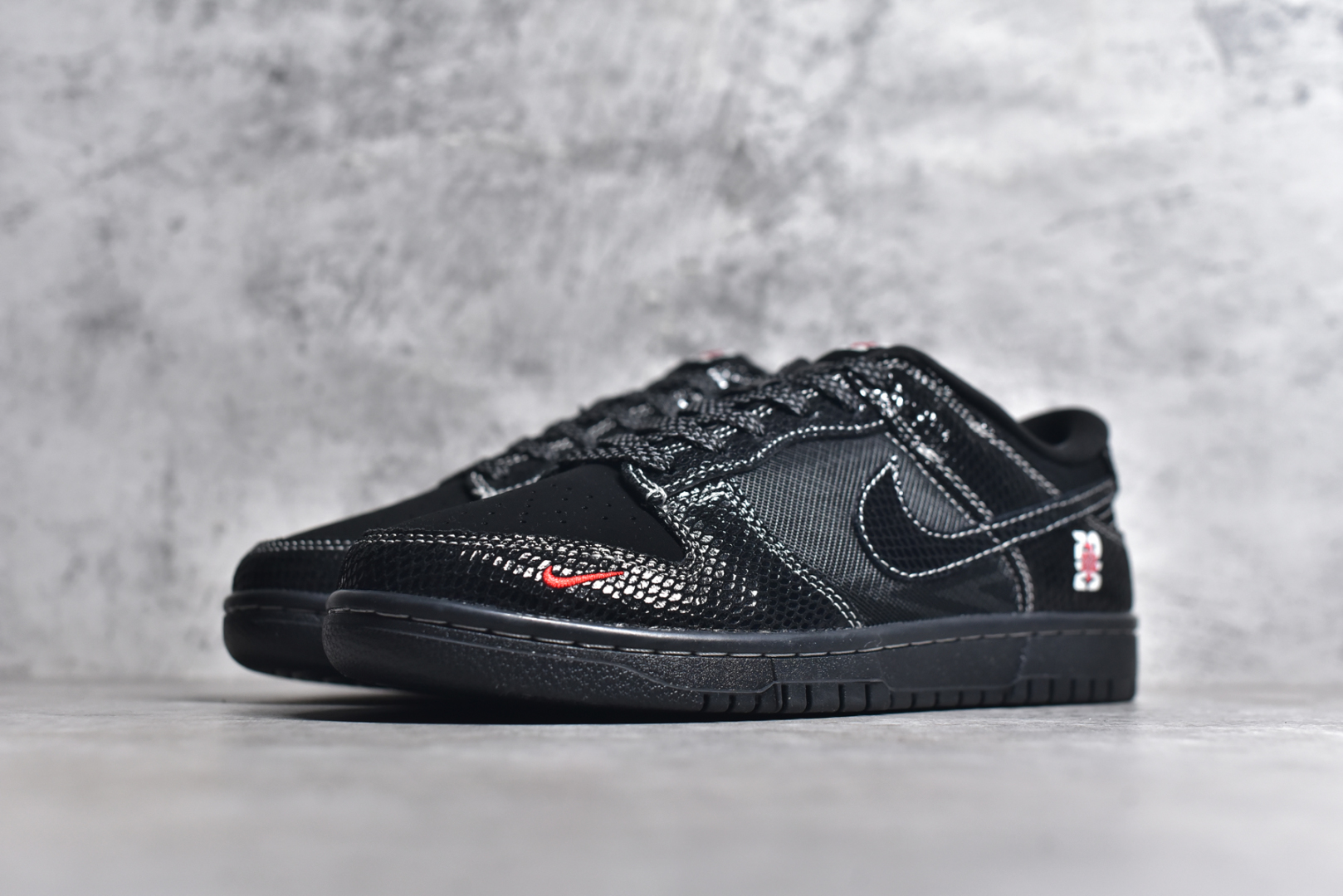 SB DUNK LOW YEAR OF THE SNAKE LIMITED CH8311-233