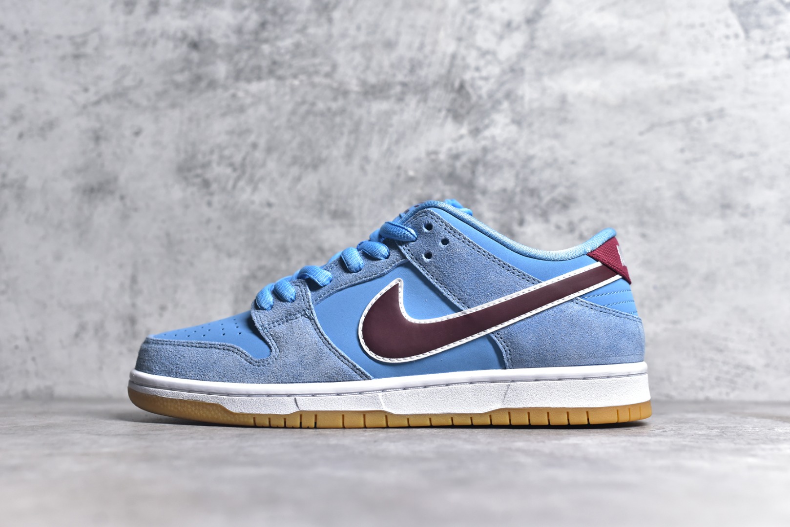 NIKE SB DUNK LOW PHILADELPHIA PHILLYS MEN’S DQ4040-400
