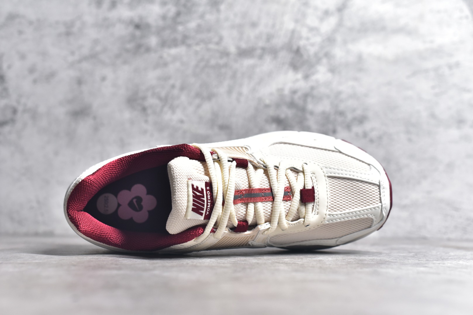 NIKE ZOOM VOMERO 5 VALENTINE’S DAY HF0737-111