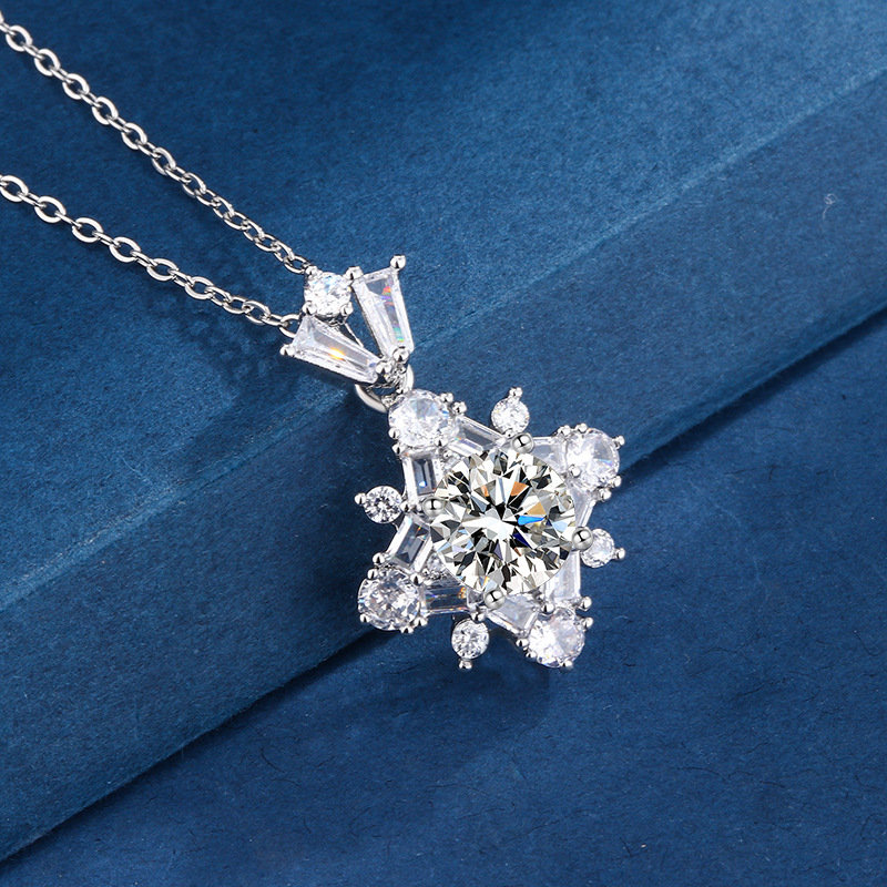 ✨Last Day Special Sale 50% OFF🔥S925 sterling silver eight-pointed star luxury moissanite necklace🔥