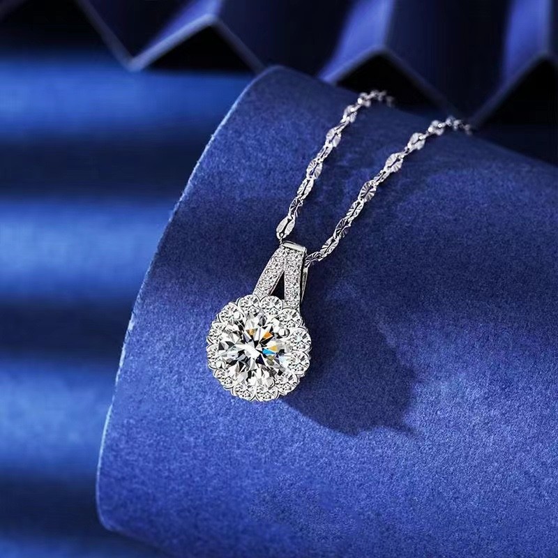 ✨Last Day Special Sale 50% OFF🔥s925 sterling silver sunflower light luxury moissanite necklace🔥