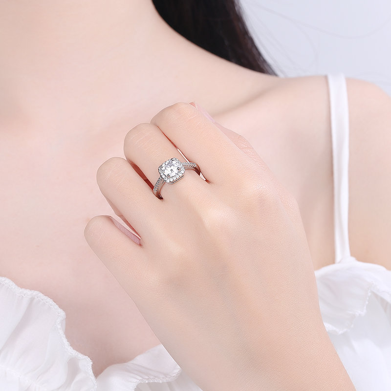 💍 S925 Silver Classic “Small Sugar Cube” Moissanite Ring – Pure Simplicity, Lasting Sparkle
