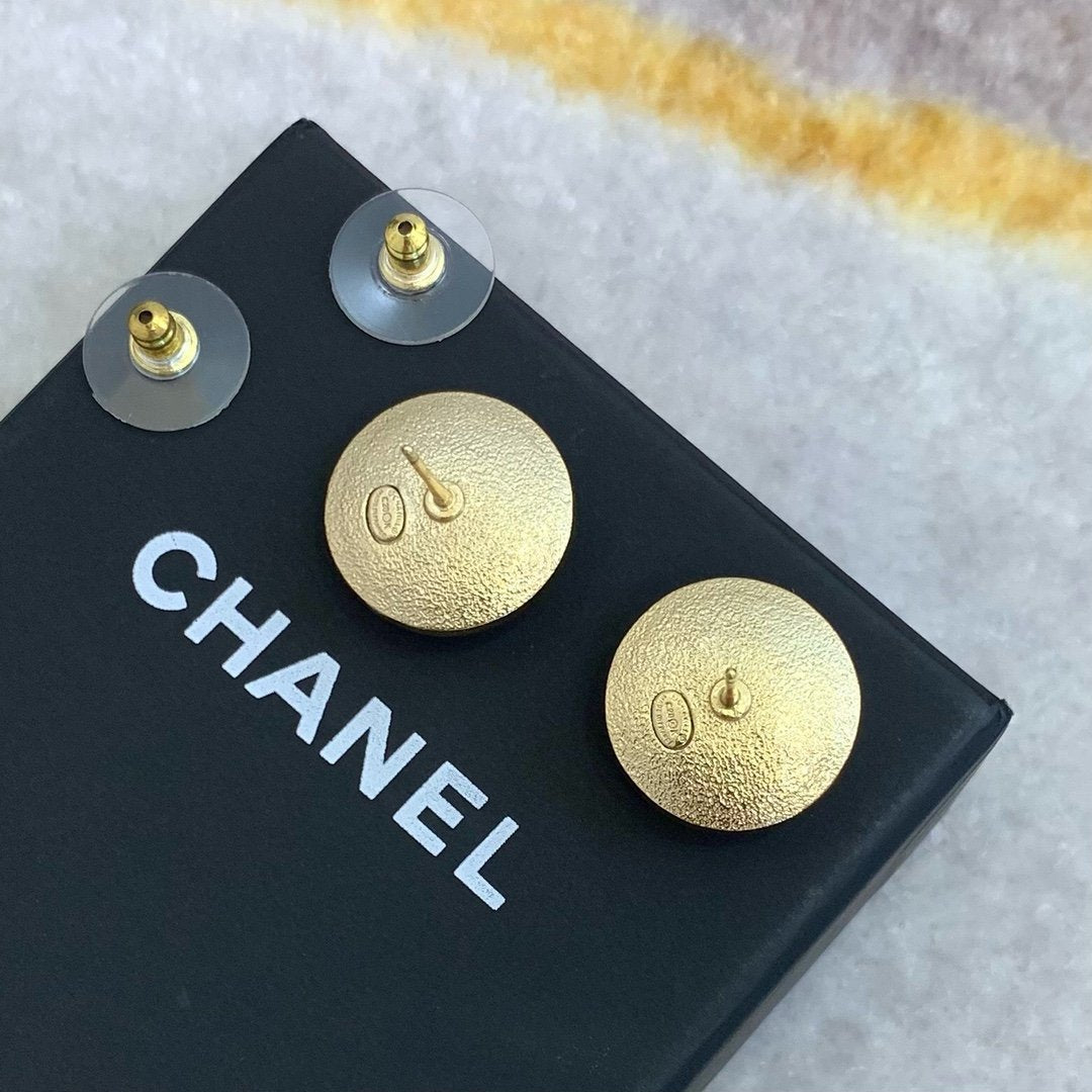 Fashion Round Pearl Crystal Stud Earrings