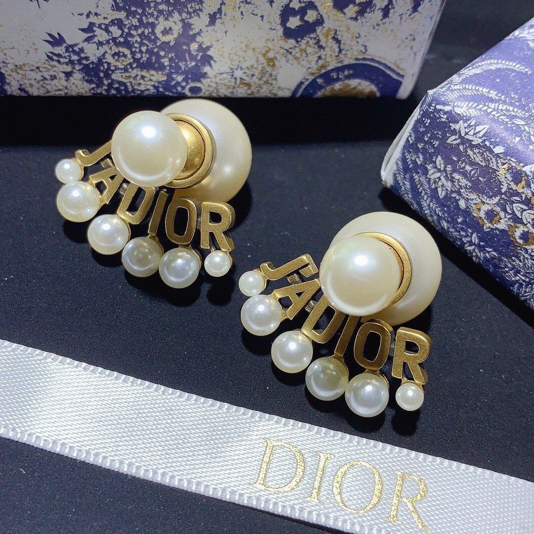 White Resin Imitation Pearl Letter Earrings