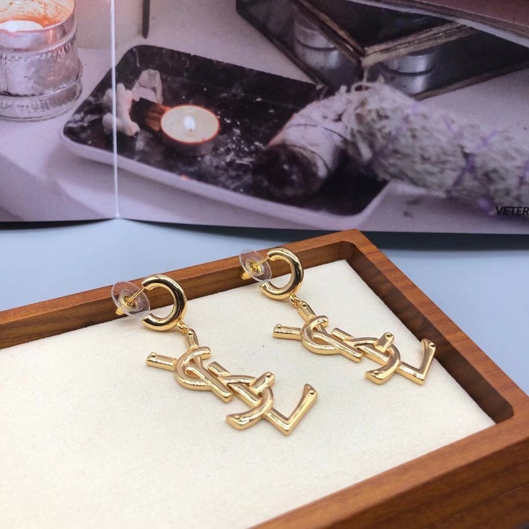 Simple letter pendant earrings