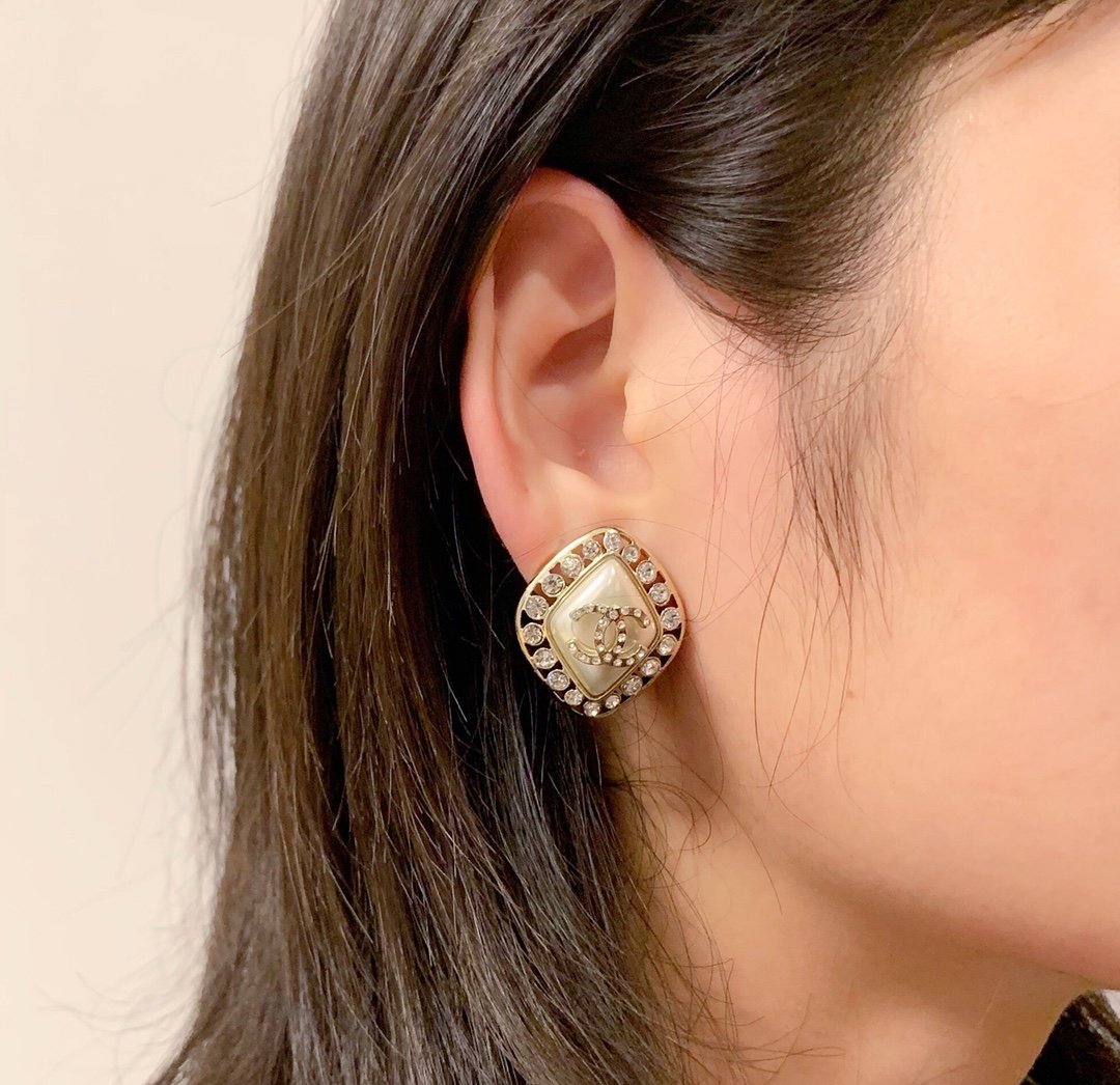 Fashion Double C Diamond Pearl Earrings