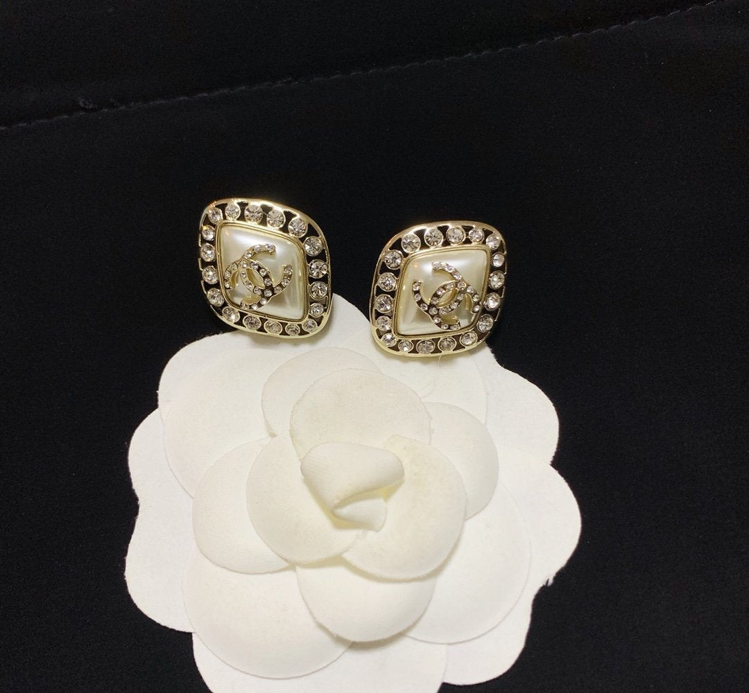 Fashion Double C Diamond Pearl Earrings