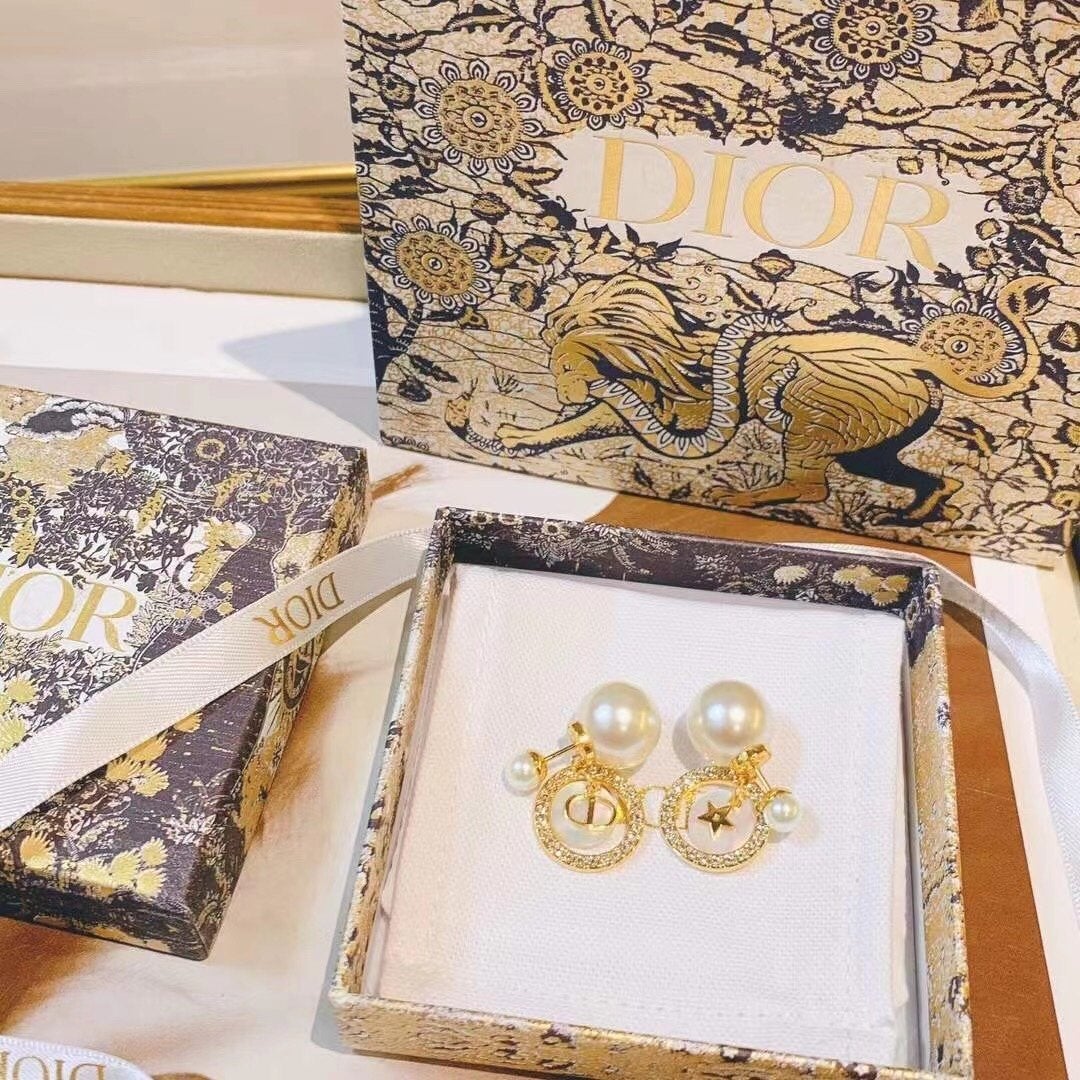 White Mother-of-pearl Classic Earrings