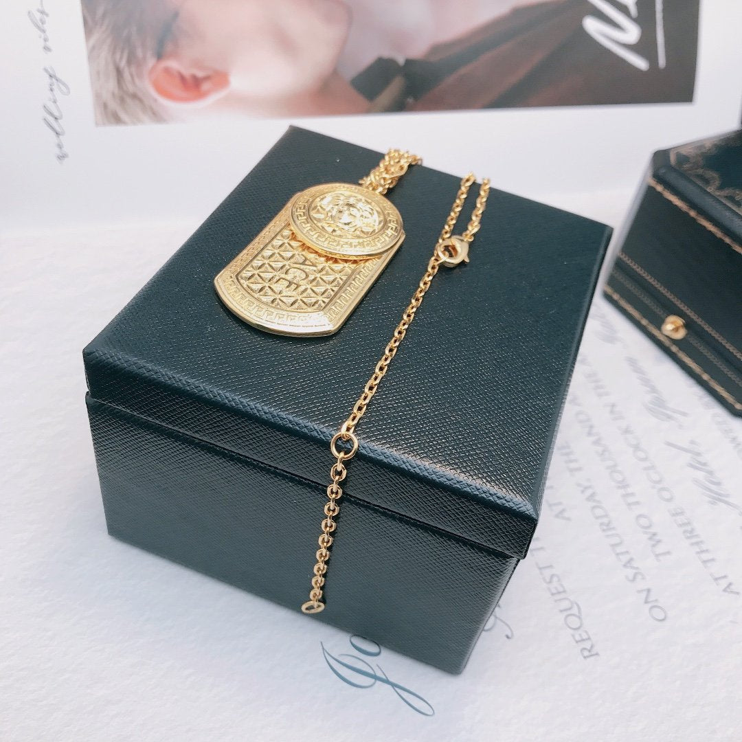 Fashion Pattern Carved Necklace