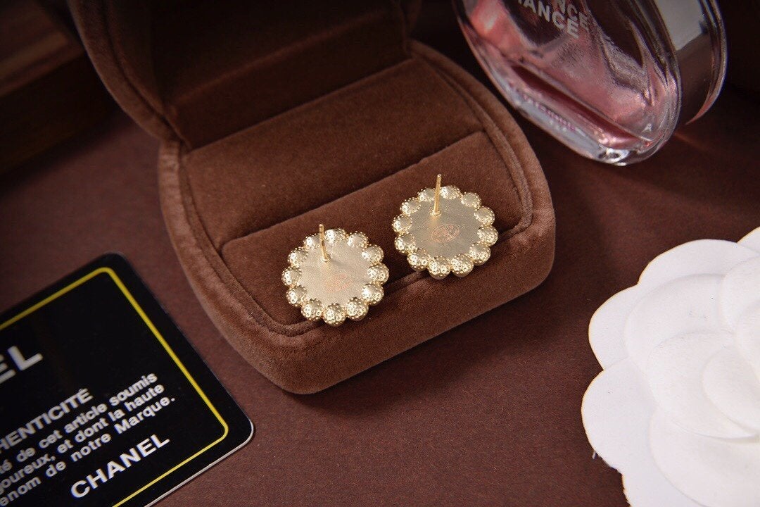 Luxury Sunflower Pearl Stud Earrings