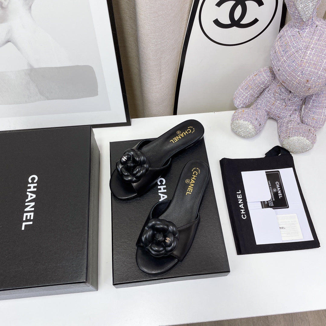 3 colors Exclusive logo flower decorative slippers