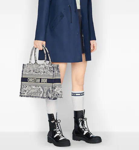 MEDIUM DIOR BOOK TOTE Blue Toile de Jouy Embroidery (36 x 27.5 x 16.5 cm)
