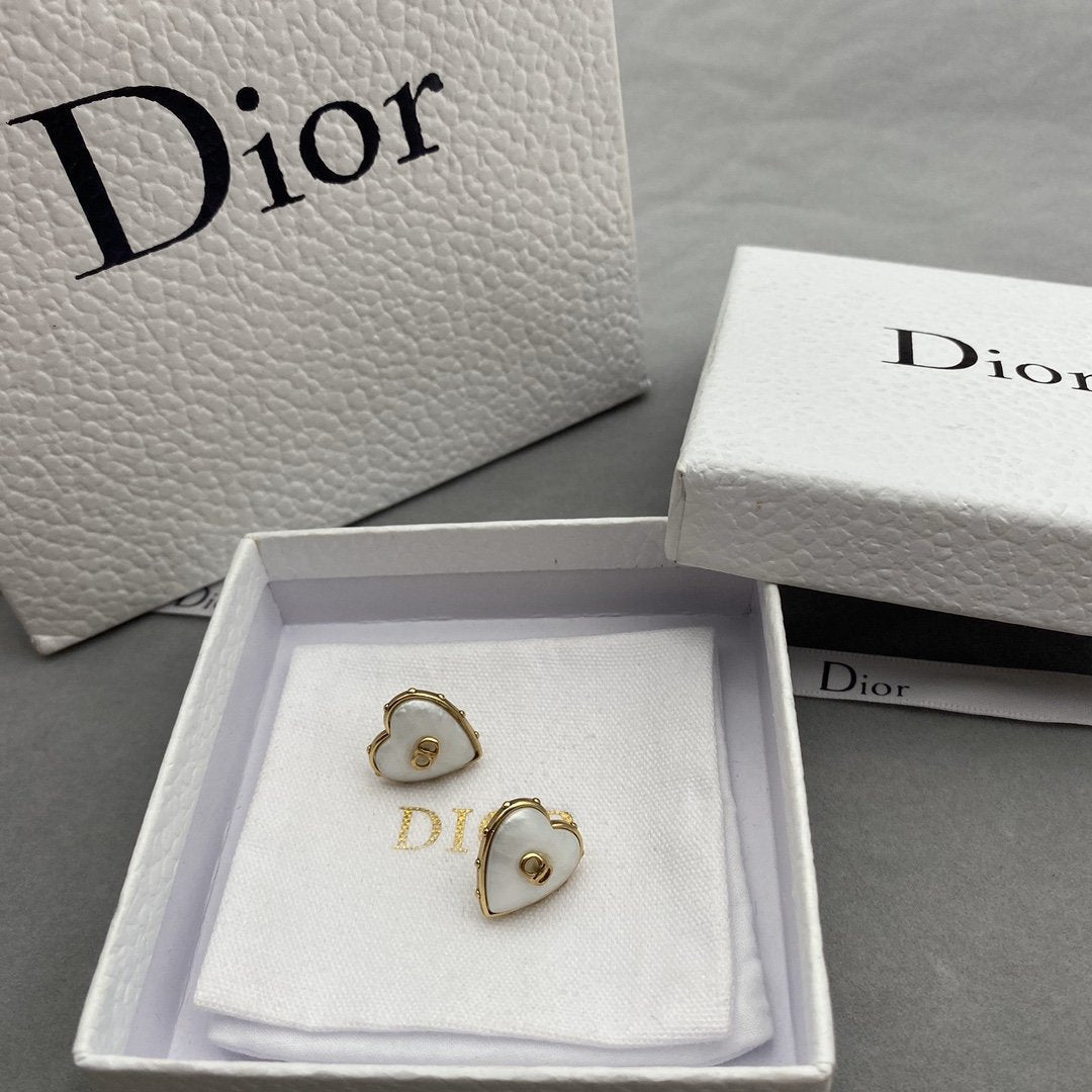 Trendy Love D Earrings