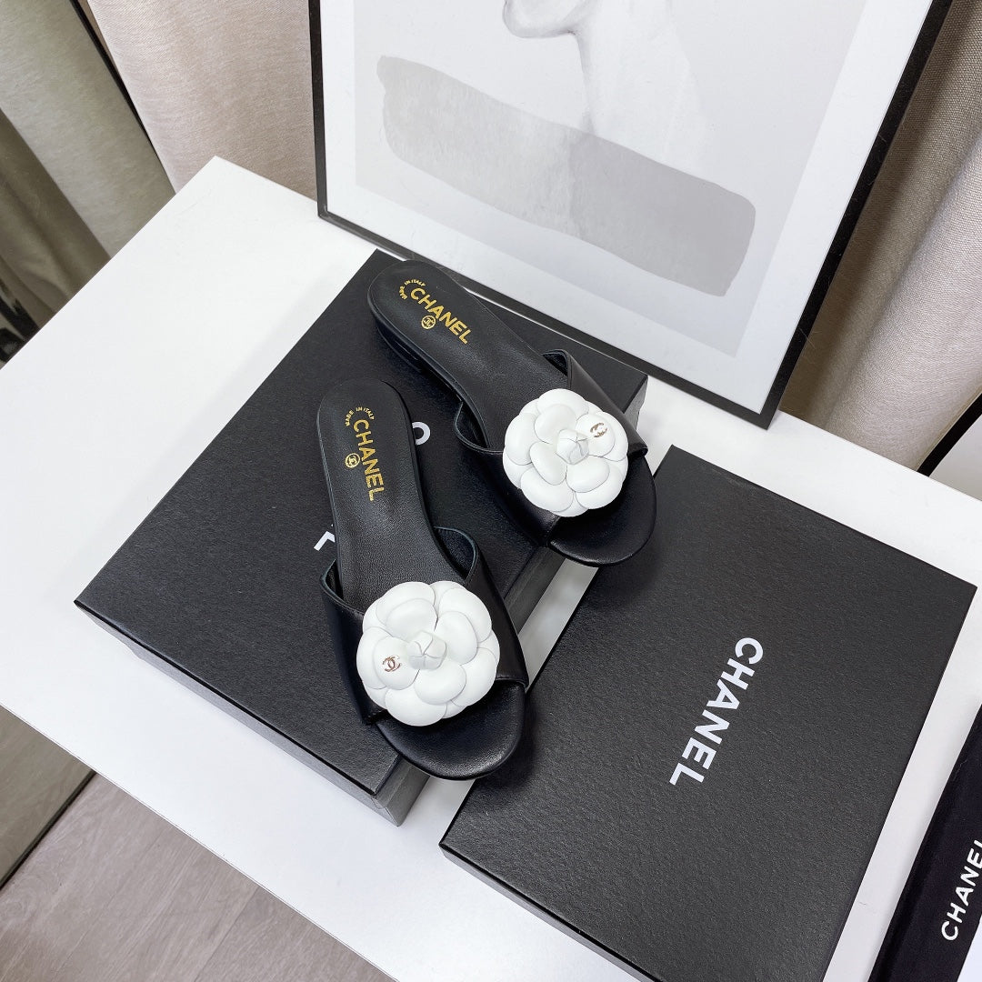 3 colors Exclusive logo flower decorative slippers