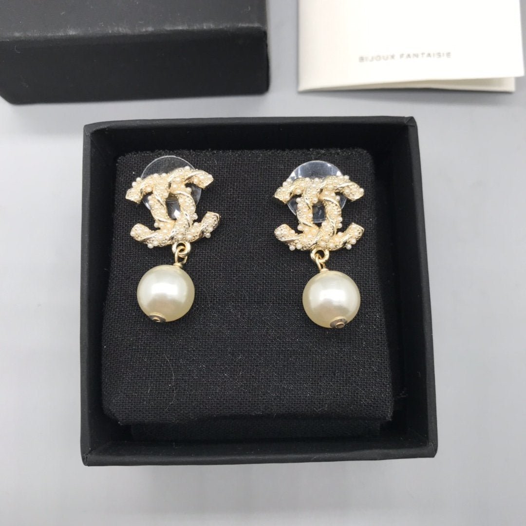 Fashion luxury pearl pendant earrings