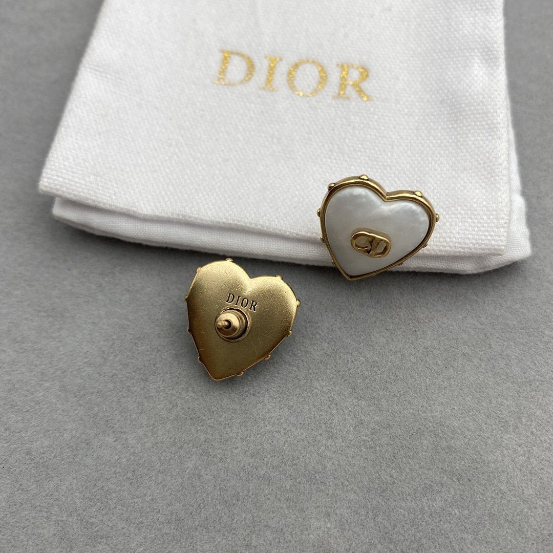 Trendy Love D Earrings