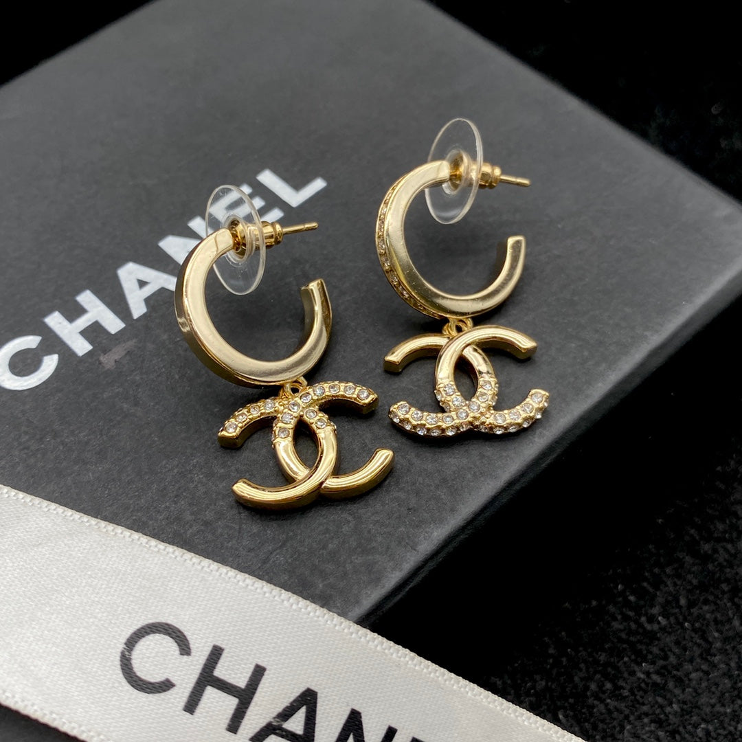 October New Trend - Moon Diamond Earrings