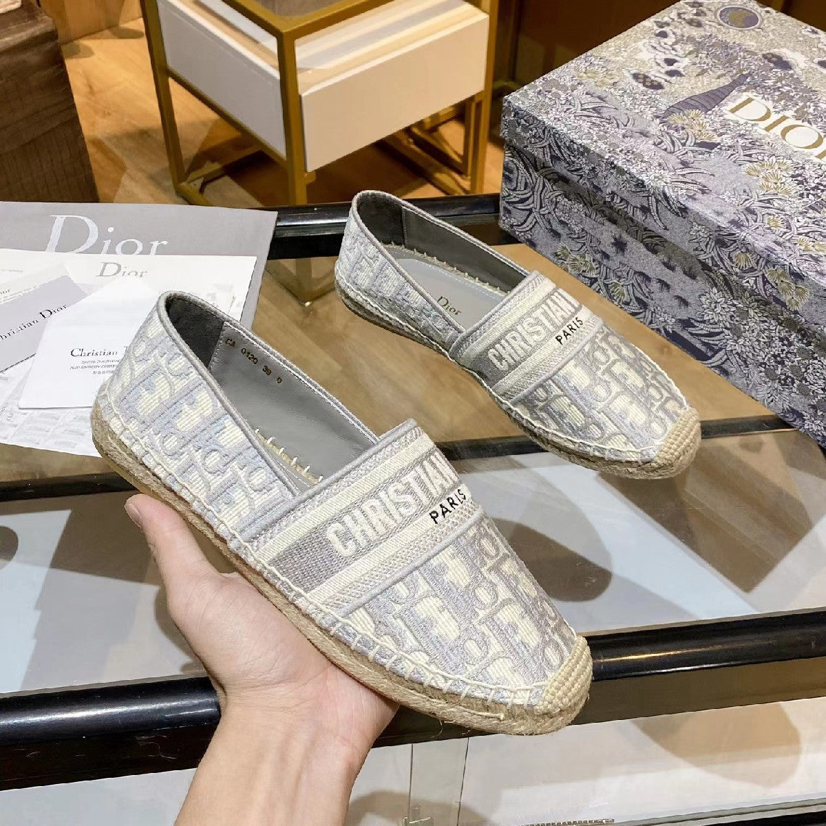 Classic Embroidered Fisherman Shoes