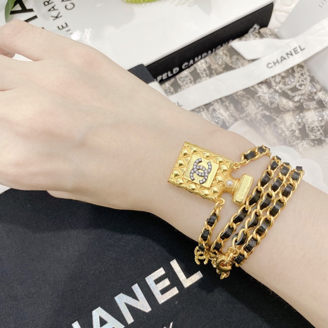 Fashion Leather Perfume Bottle Necklace